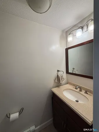 $2,200 | 861 South Main Street, Unit 25, Southington, CT 06479