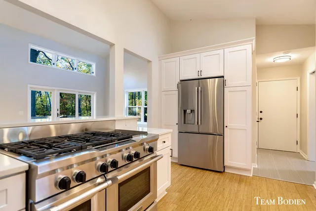 $759,900 | 3442 Cascade Road Southeast, Grand Rapids, MI 49546