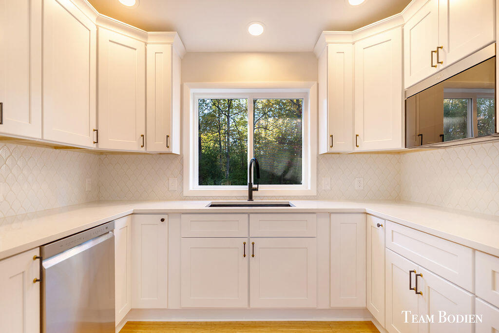 3442 Cascade Road Southeast Grand Rapids, MI 49546 - Photo 14 of 49 2F9A3791