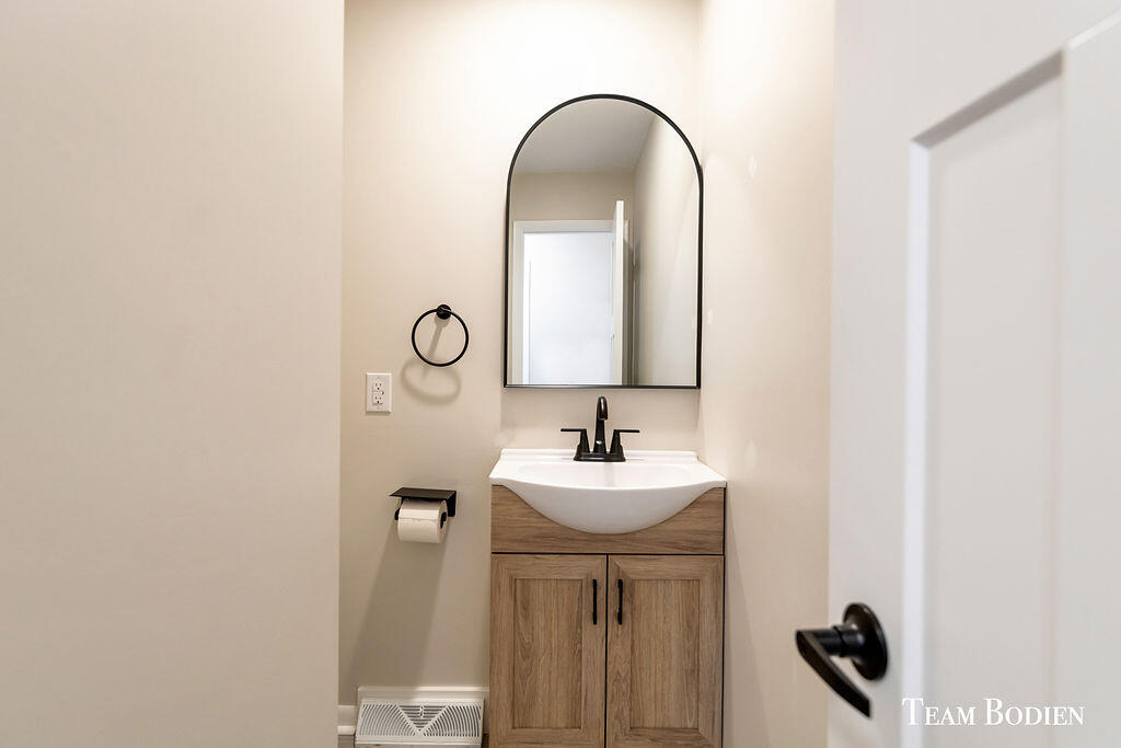 3442 Cascade Road Southeast Grand Rapids, MI 49546 - Photo 16 of 49 2F9A3815