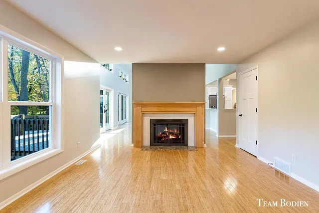 $759,900 | 3442 Cascade Road Southeast, Grand Rapids, MI 49546