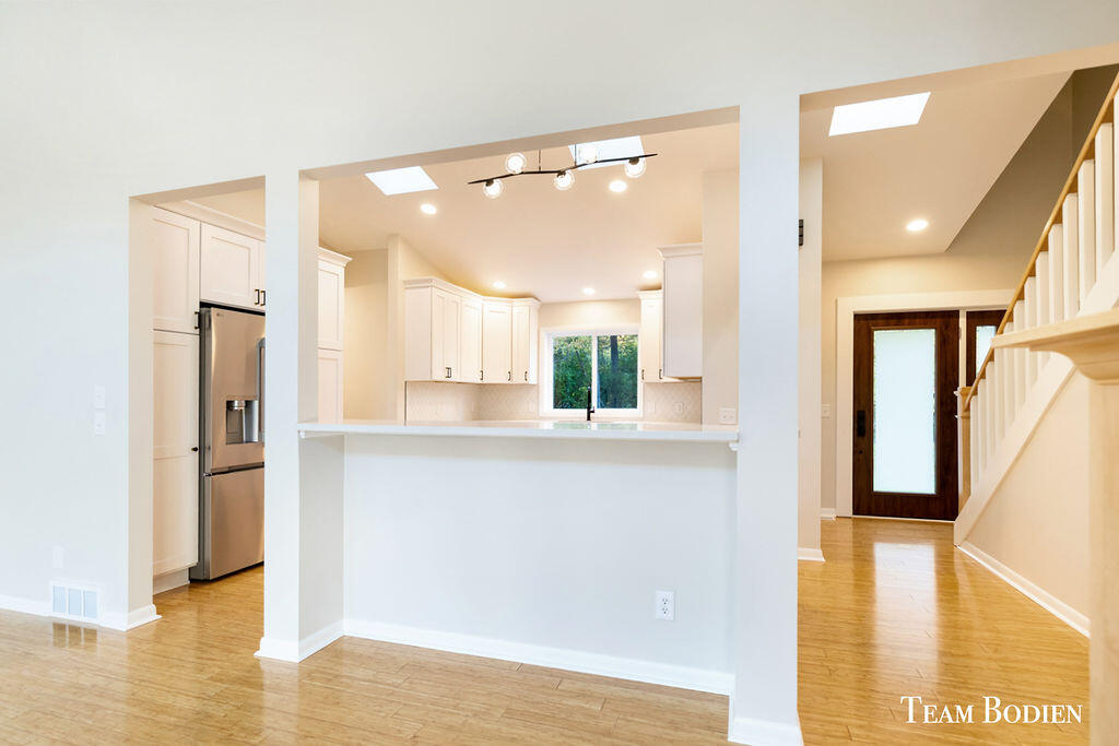 3442 Cascade Road Southeast Grand Rapids, MI 49546 - Photo 10 of 49 2F9A3892