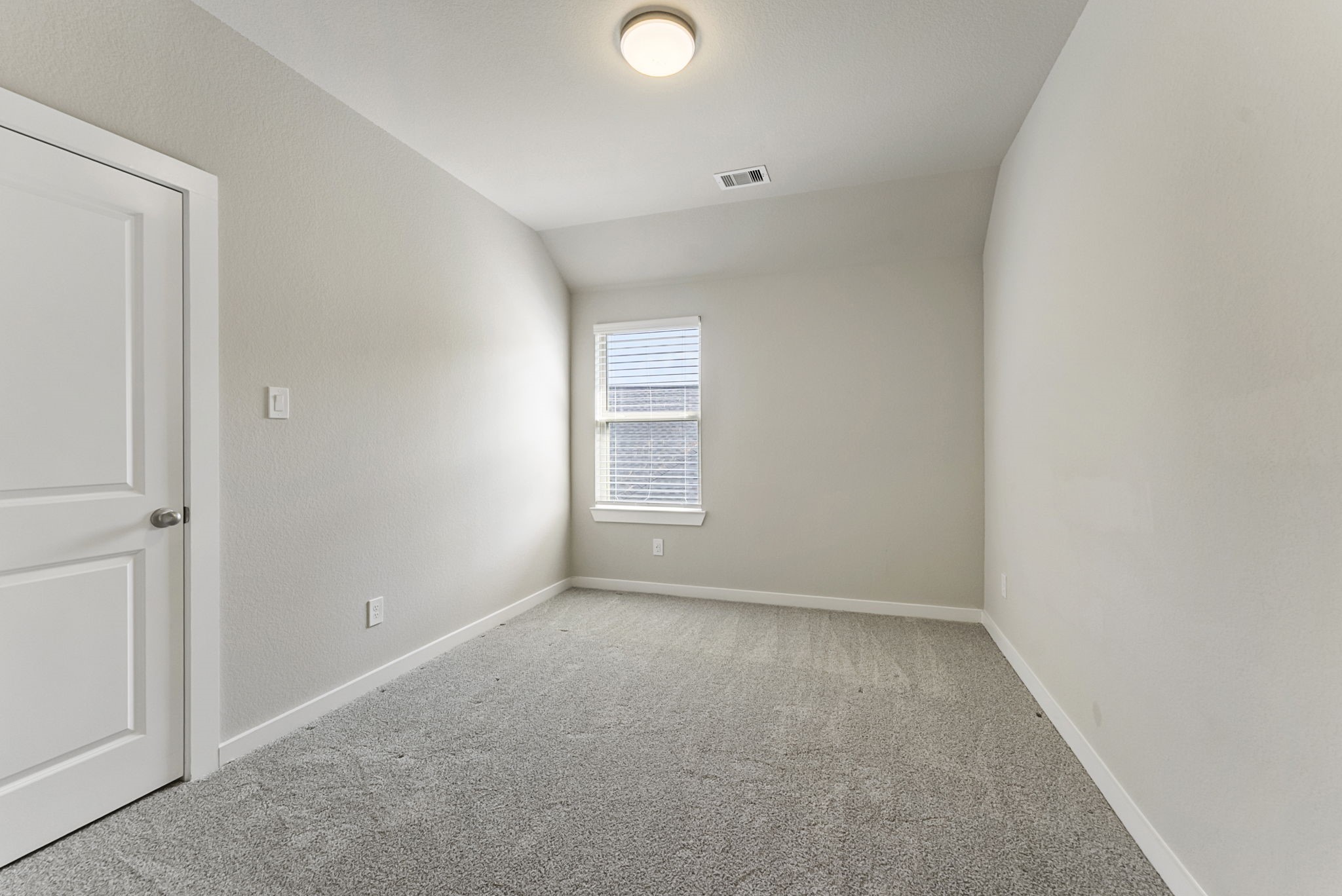 421 Soapberry Tree Court Conroe, TX 77318 - Photo 37 of 50 a view of room and window