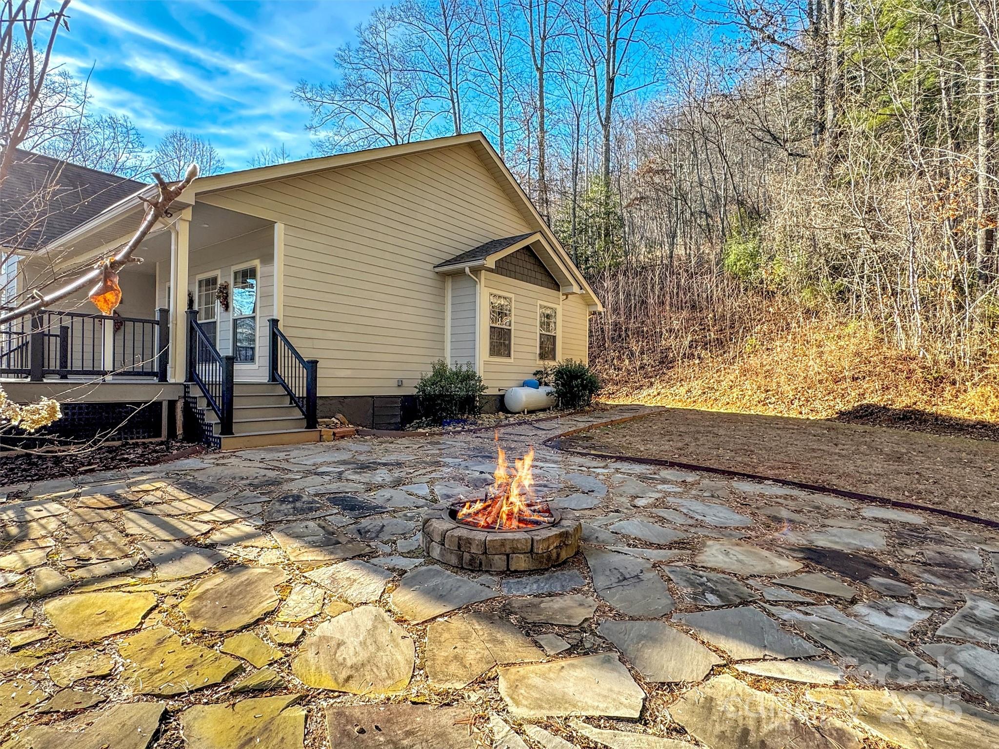 166 Amaroo Ridge, Unit 5 6 Sylva, NC 28779 - Photo 45 of 48 a backyard of a house