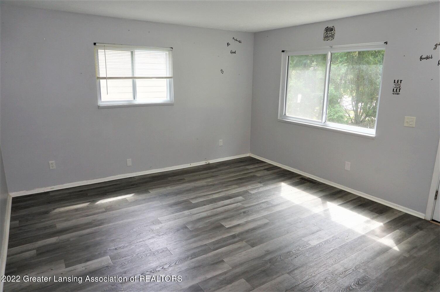 3202 West Jolly Road Lansing, MI 48911 - Photo 2 of 11 Jolly 2