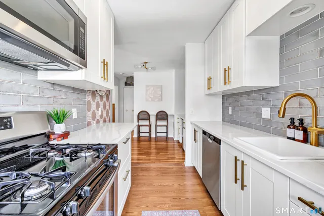 $499,000 | 245 Unquowa Road, Unit 6, Fairfield, CT 06824