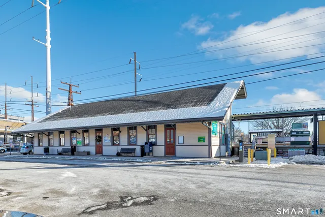 $499,000 | 245 Unquowa Road, Unit 6, Fairfield, CT 06824