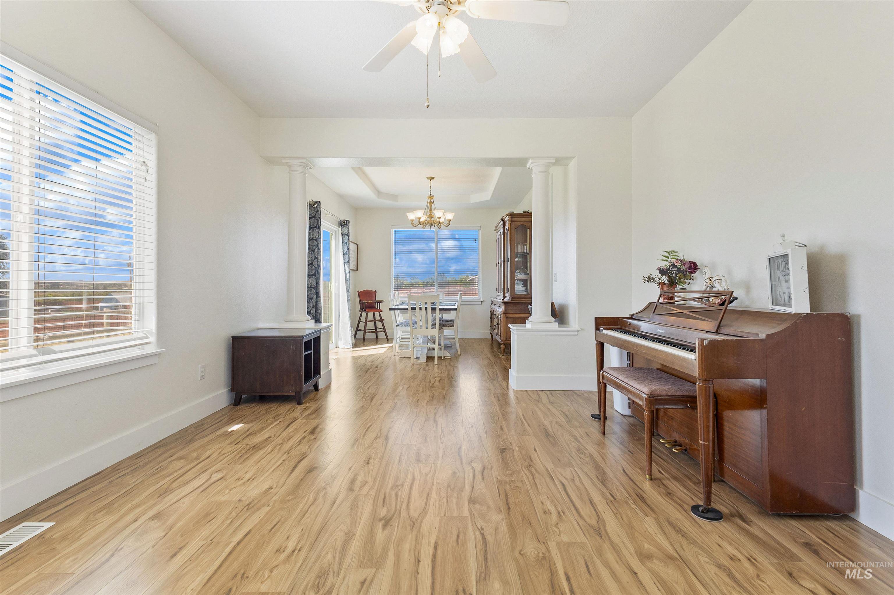 19876 Scotts Lane Caldwell, ID 83607 - Photo 20 of 44 Family room looking towards the Formal Dining Area