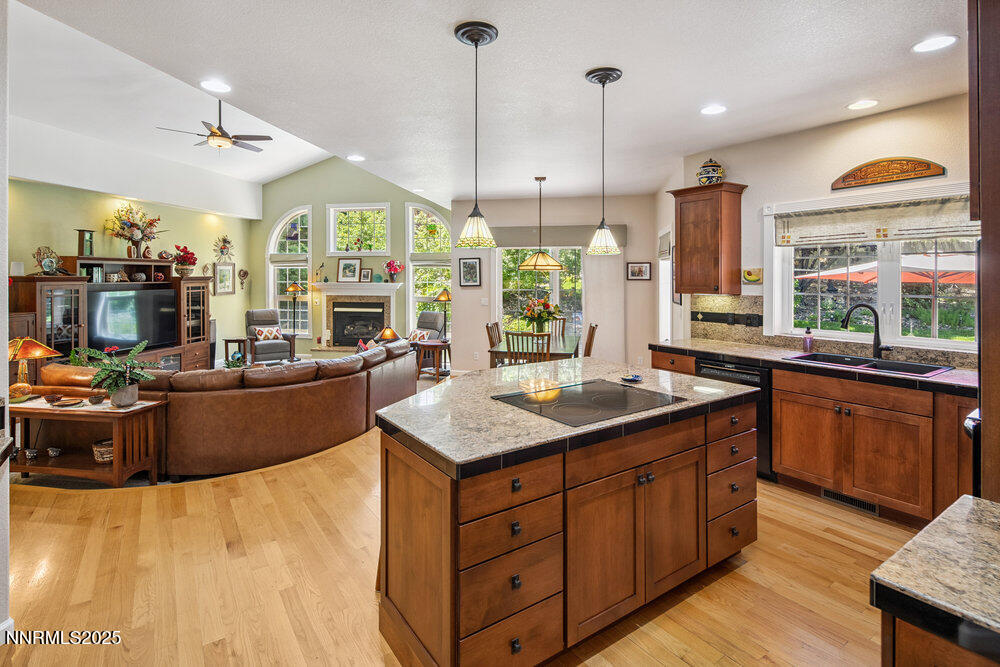 12675 Fieldcreek Lane Reno, NV 89511 - Photo 4 of 40 12675 Fieldcreek Lane