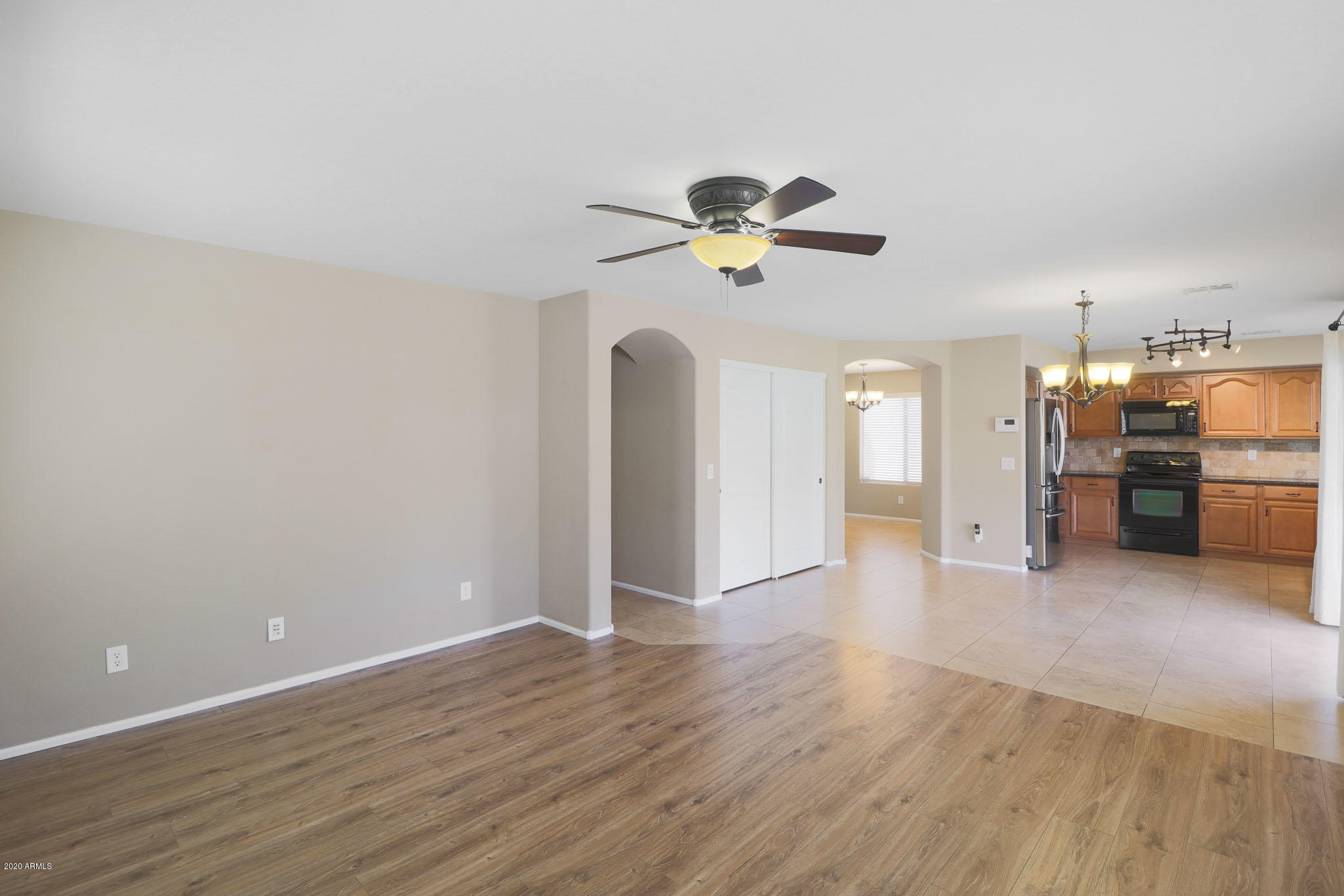 2418 West Via Dona Road Phoenix, AZ 85085 - Photo 10 of 26 B (10)