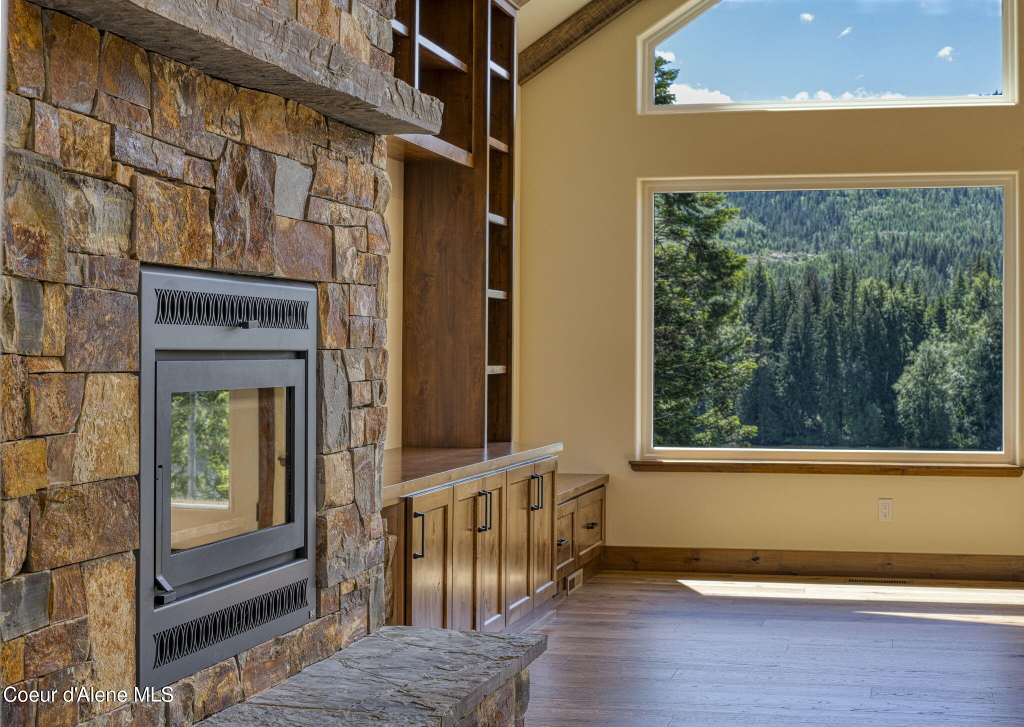 4450 Dufort Road Sagle, ID 83860 - Photo 26 of 81 Fireplace AND a View