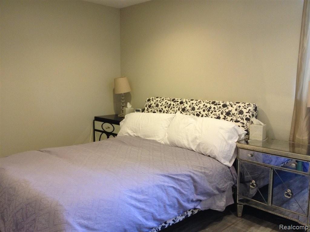 4921 Crooks Road, Unit 8 Royal Oak, MI 48073 - Photo 14 of 21 2013-05-24 16.49.38.jpg