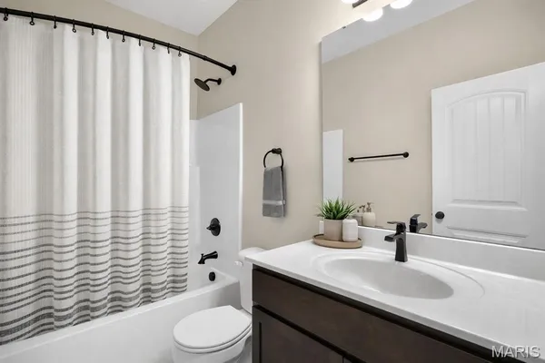 $335,000 | 173 Hank's Close, Unit 173 STB, Washington, MO 63090