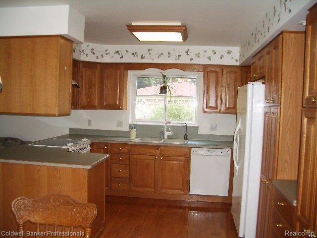 3227 Spring Meadow Drive Rochester, MI 48306 - Photo 9 of 25 Kitchen