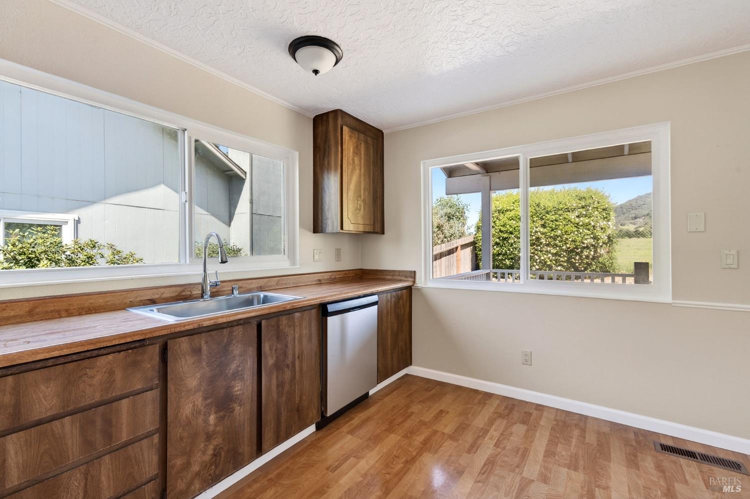 1508 Gladstone Way Rohnert Park, CA 94928 - Photo 11 of 53