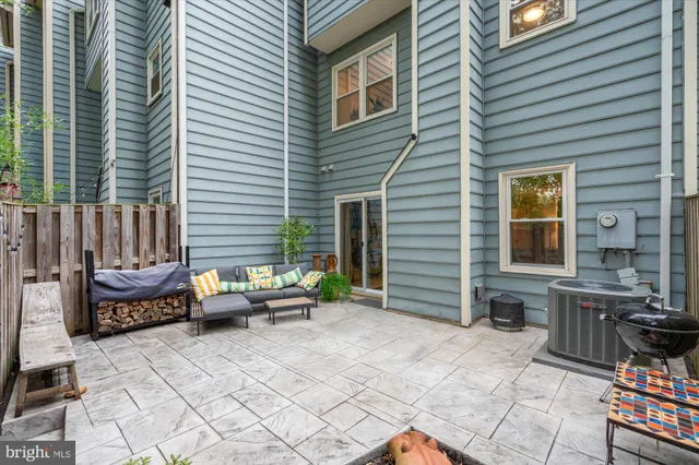 $725,000 | 32 Carriage House Circle, Alexandria, VA 22304