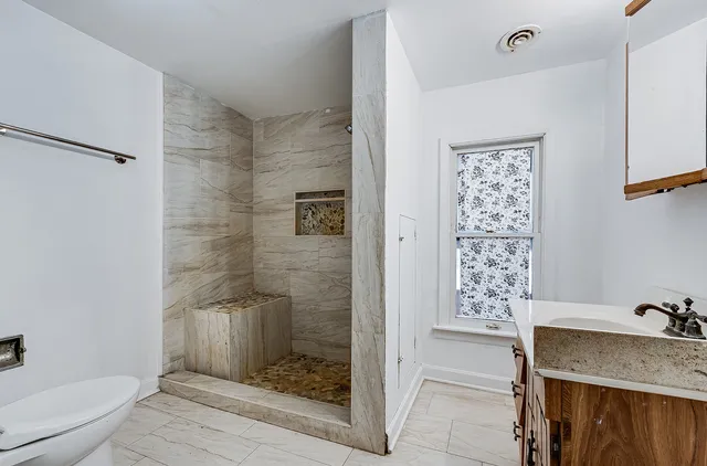 $200,000 | 18040 Springfield Avenue, Hazel Crest, IL 60429