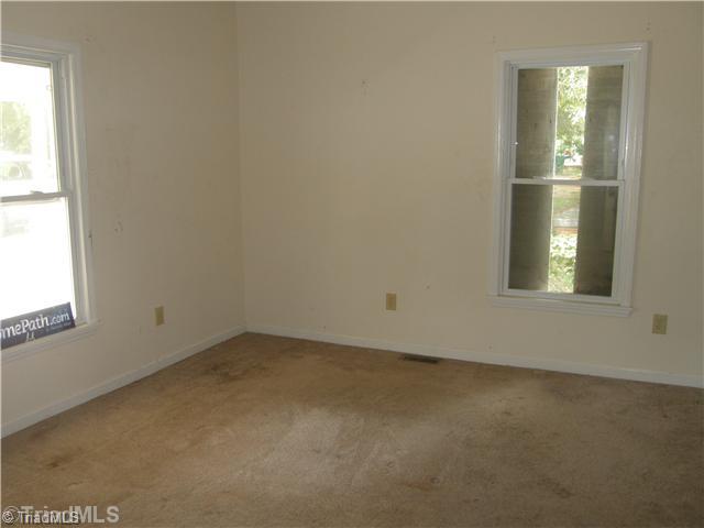 306 Cedar High Point High Point, NC 27260 - Photo 4 of 7 2nd Bedroom.