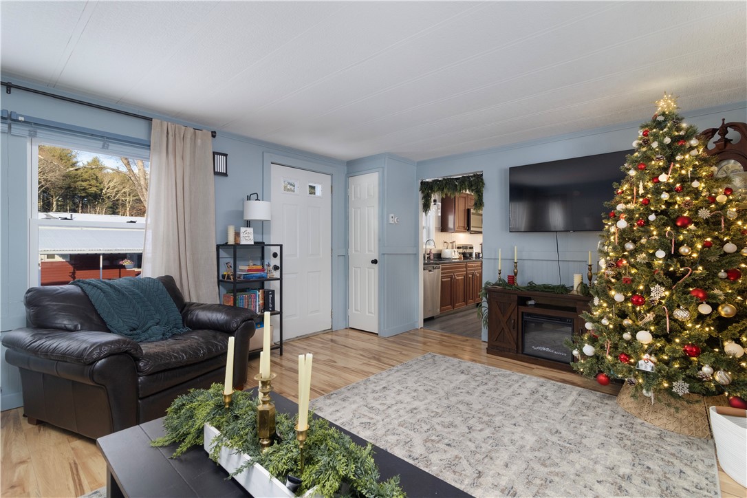 9 Sherwood Valley Lane Coventry, RI 02816 - Photo 10 of 30 LIVING ROOM