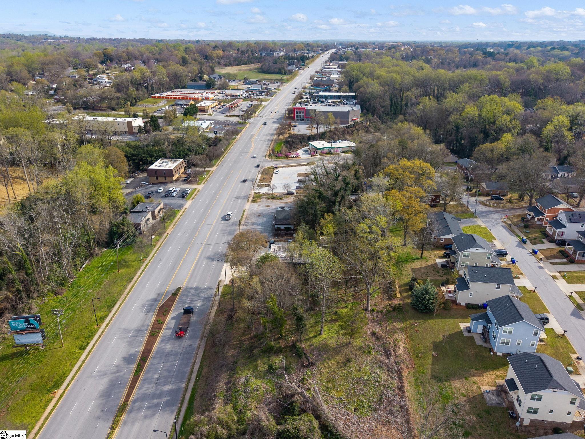 326 Wade Hampton Boulevard Greenville, SC 29607 - Photo 11 of 19