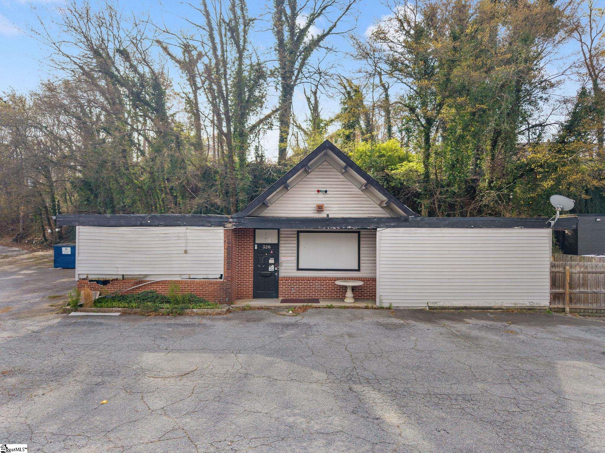 326 Wade Hampton Boulevard Greenville, SC 29607 - Photo 2 of 19