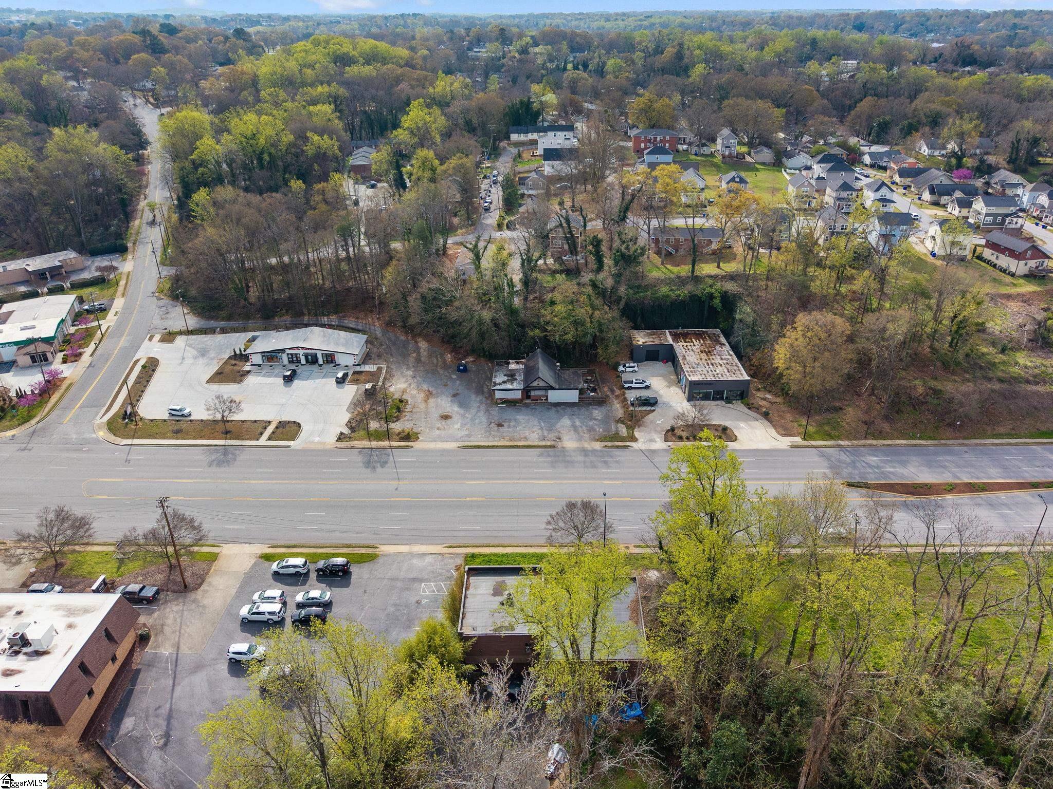 326 Wade Hampton Boulevard Greenville, SC 29607 - Photo 9 of 19