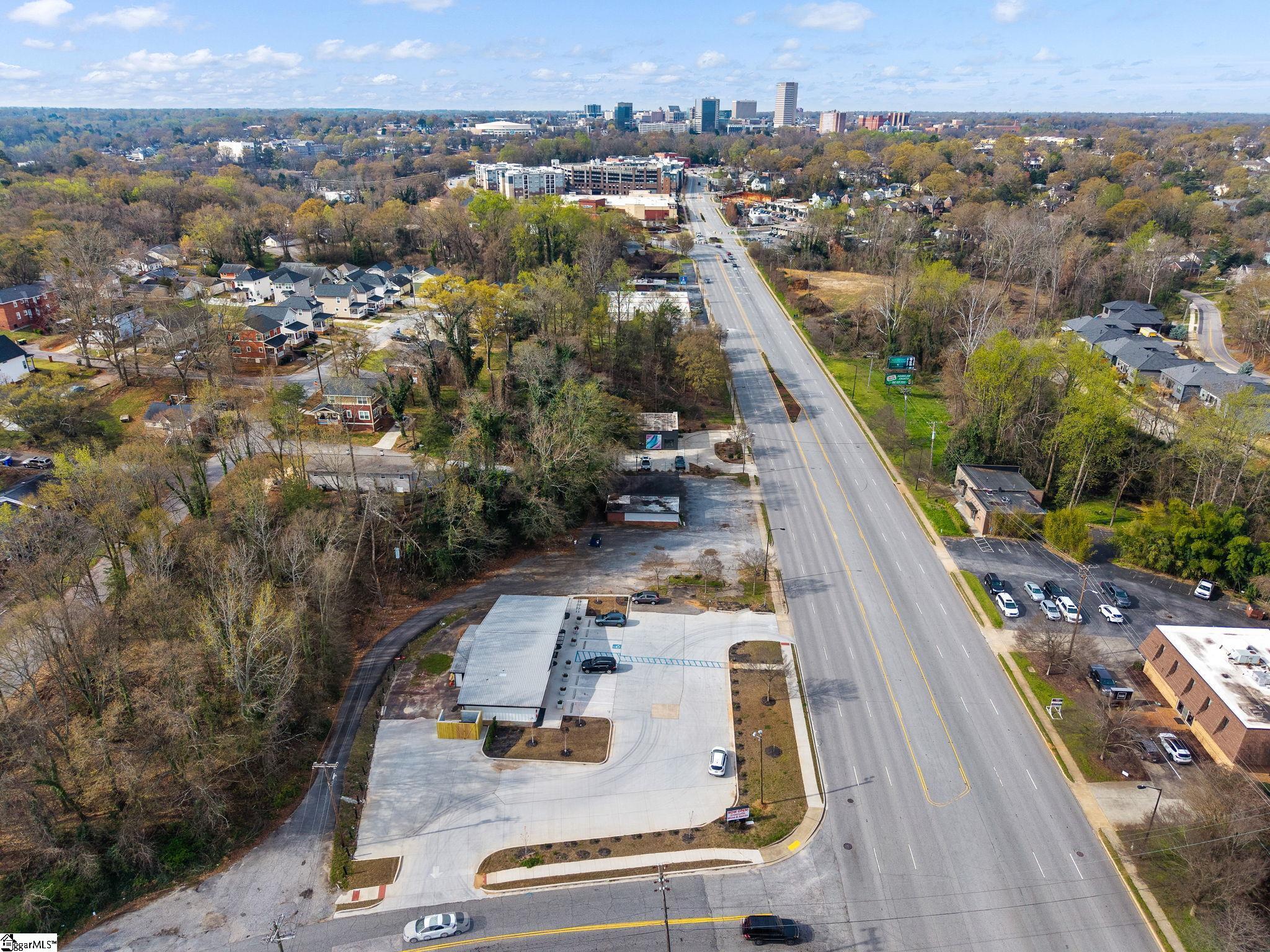 326 Wade Hampton Boulevard Greenville, SC 29607 - Photo 10 of 19