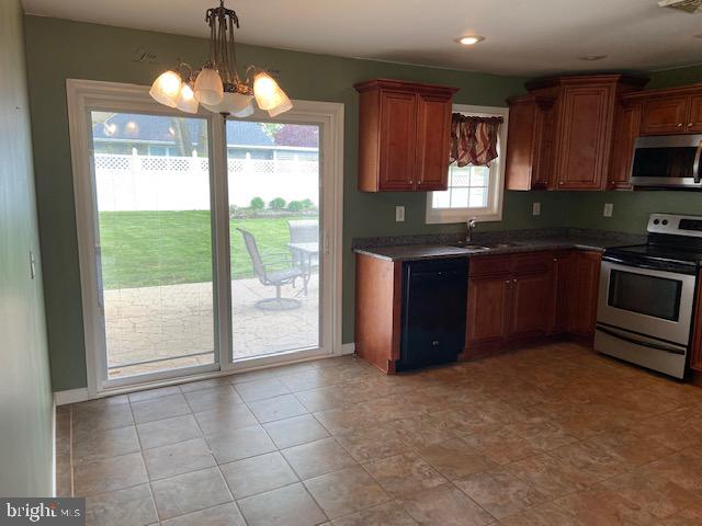 818 Chatham Road Fairless Hills, PA 19030 - Photo 5 of 26 Gallery Image 5