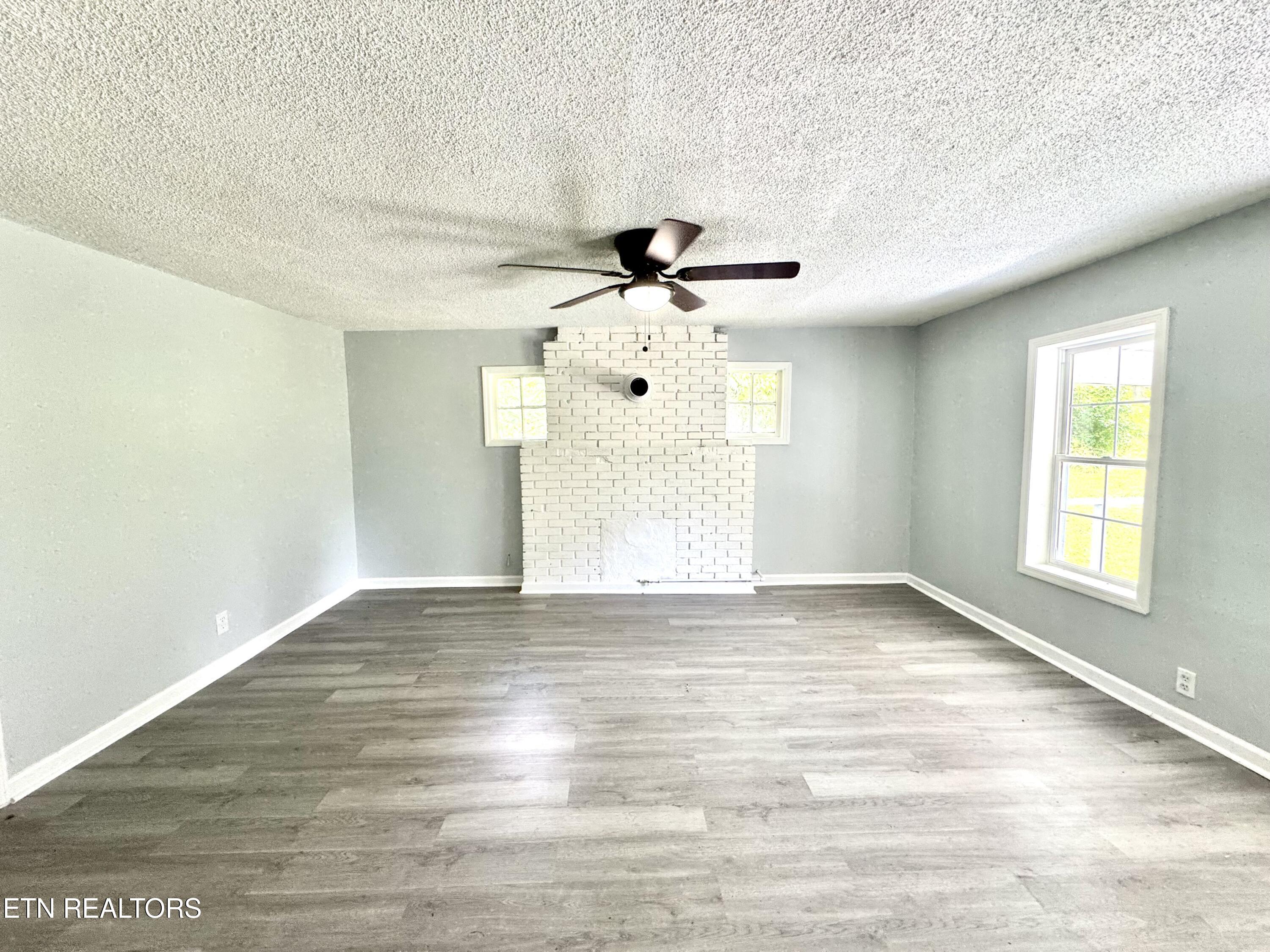 914 South 13th Street La Follette, TN 37766 - Photo 11 of 22 IMG_2954