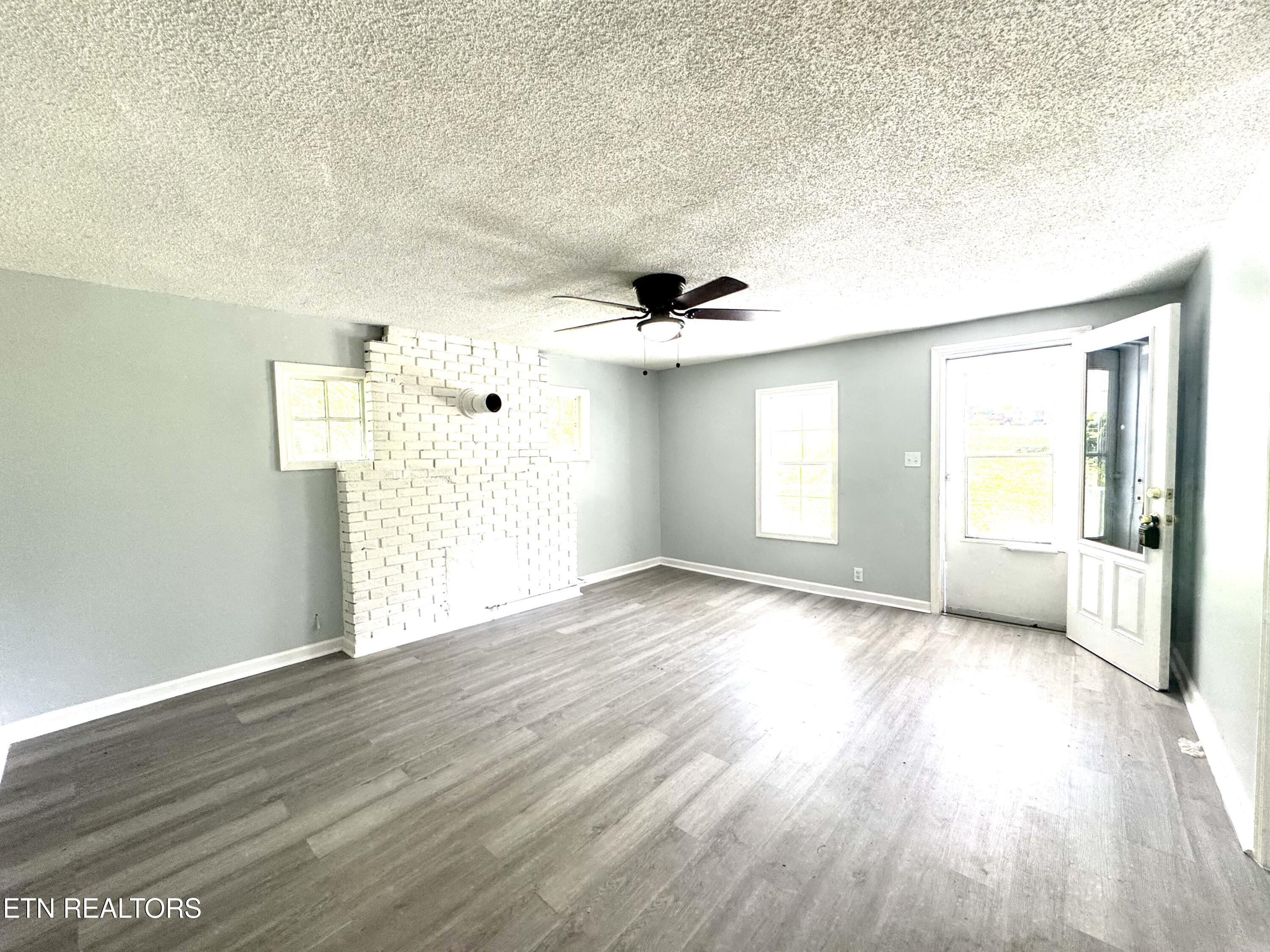 914 South 13th Street La Follette, TN 37766 - Photo 12 of 22 IMG_2952