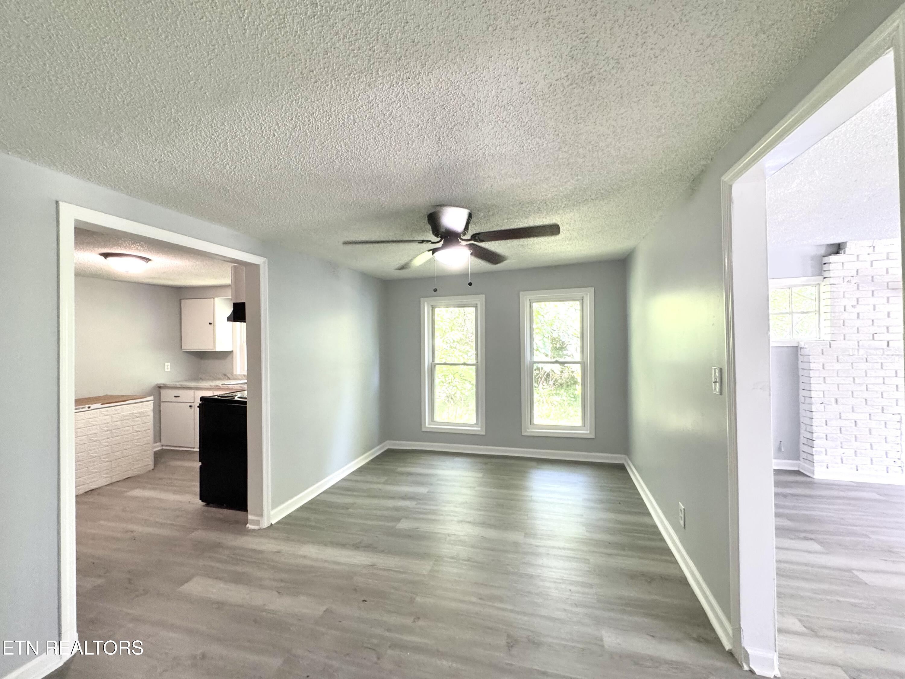 914 South 13th Street La Follette, TN 37766 - Photo 13 of 22 IMG_2949