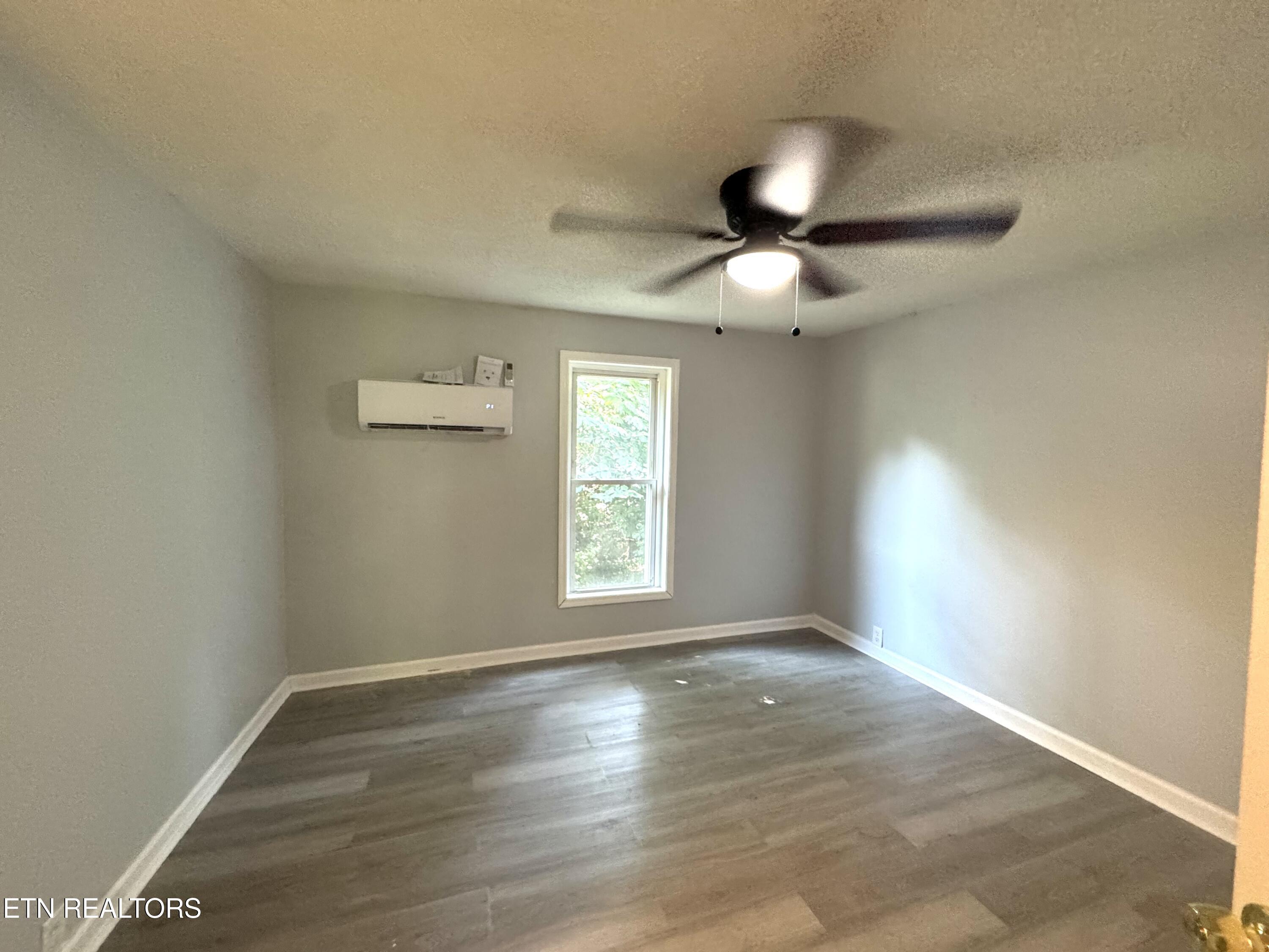 914 South 13th Street La Follette, TN 37766 - Photo 16 of 22 IMG_2945