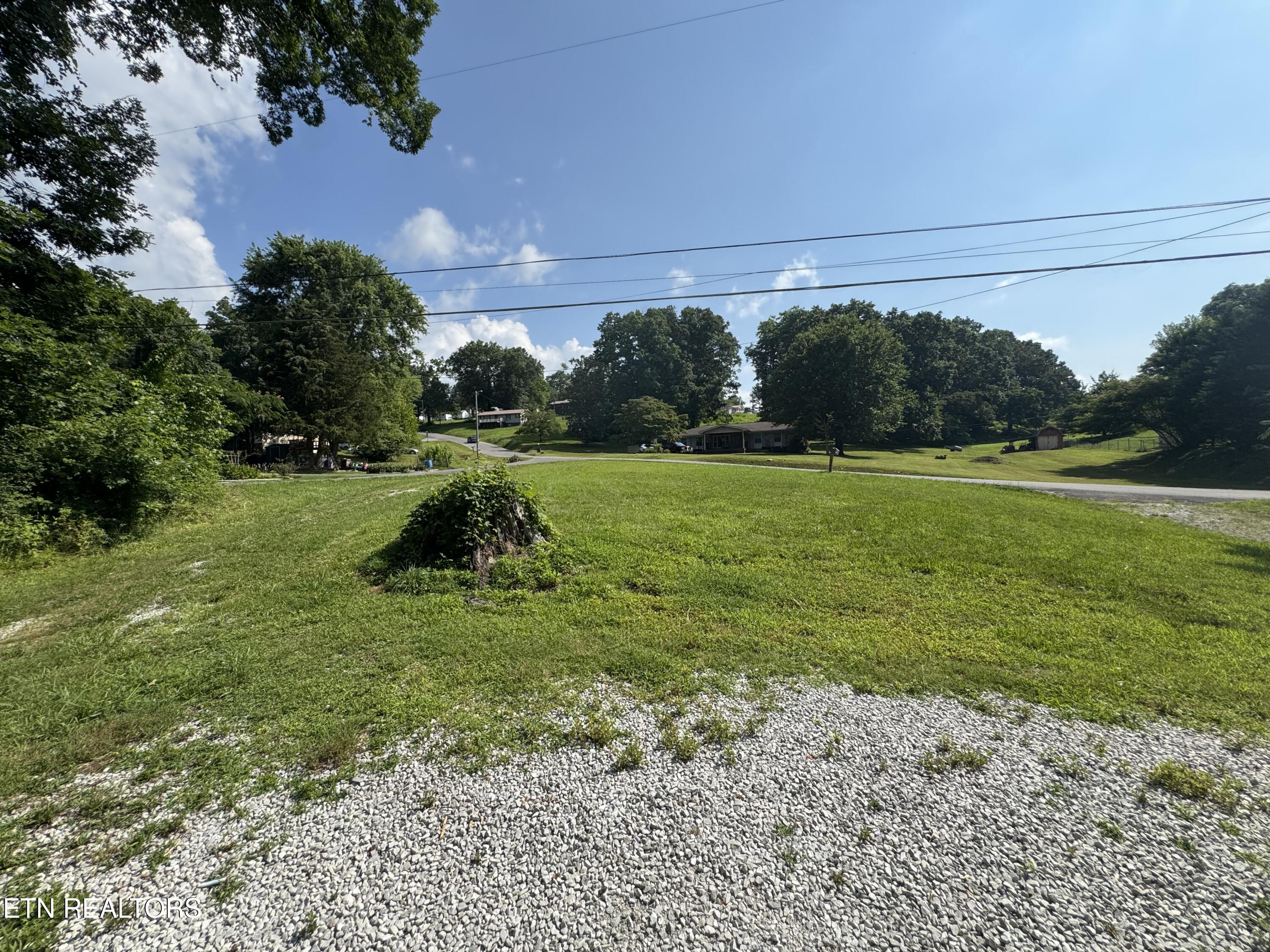 914 South 13th Street La Follette, TN 37766 - Photo 4 of 22 IMG_2956