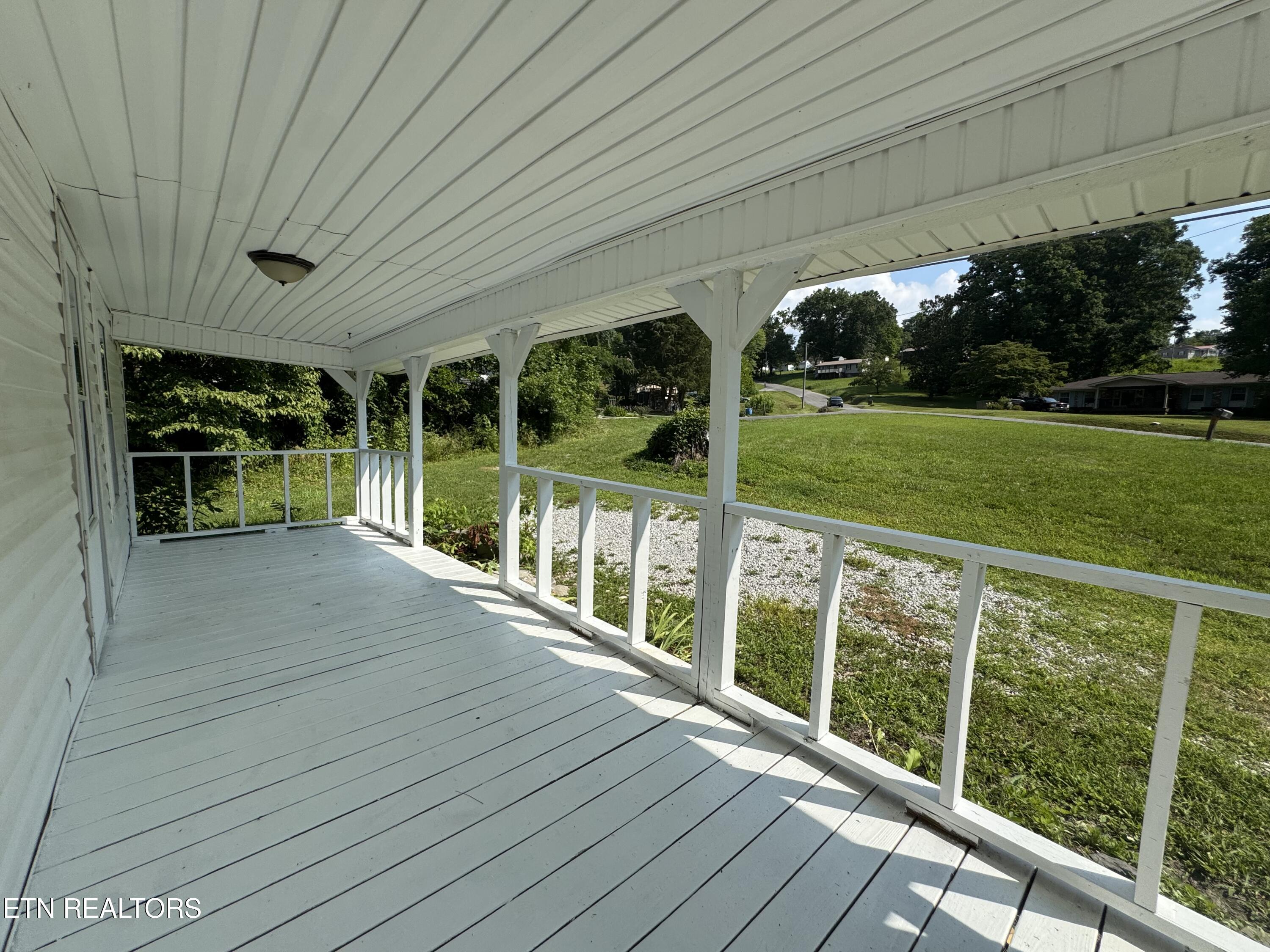 914 South 13th Street La Follette, TN 37766 - Photo 5 of 22 IMG_2955