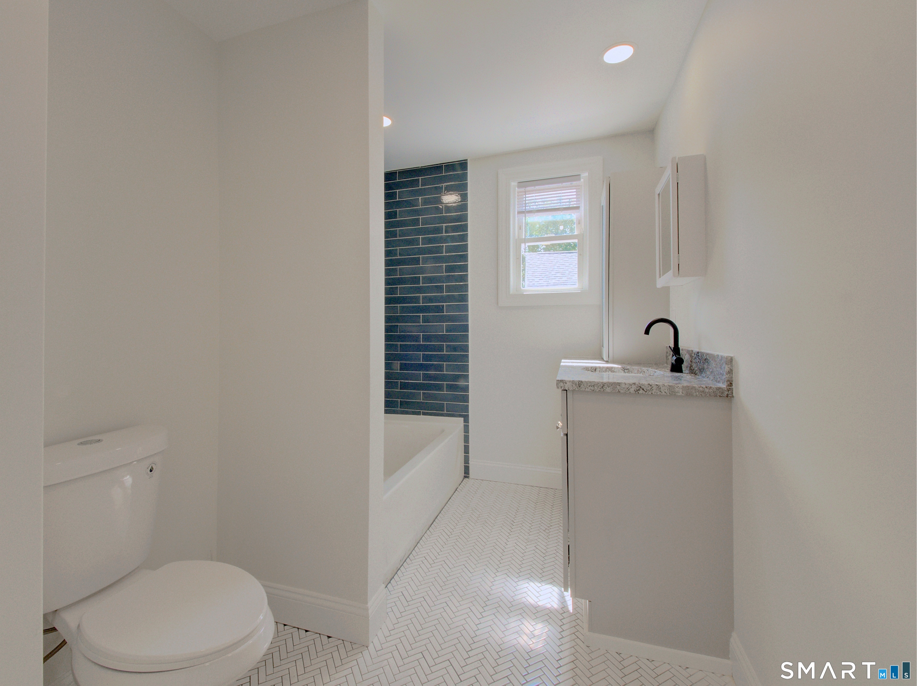 16 Benham Road, Unit C Groton, CT 06340 - Photo 4 of 9