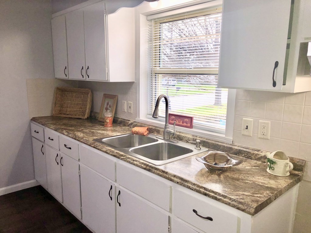 114 Almira Road Springfield, MA 01119 - Photo 3 of 24