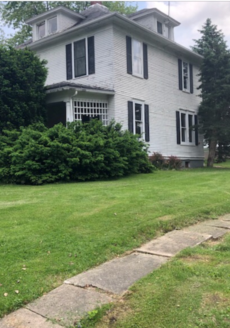 301 Ridge Street Mount Carroll, IL 61053 - Photo 1 of 4 a view of a house with a yard