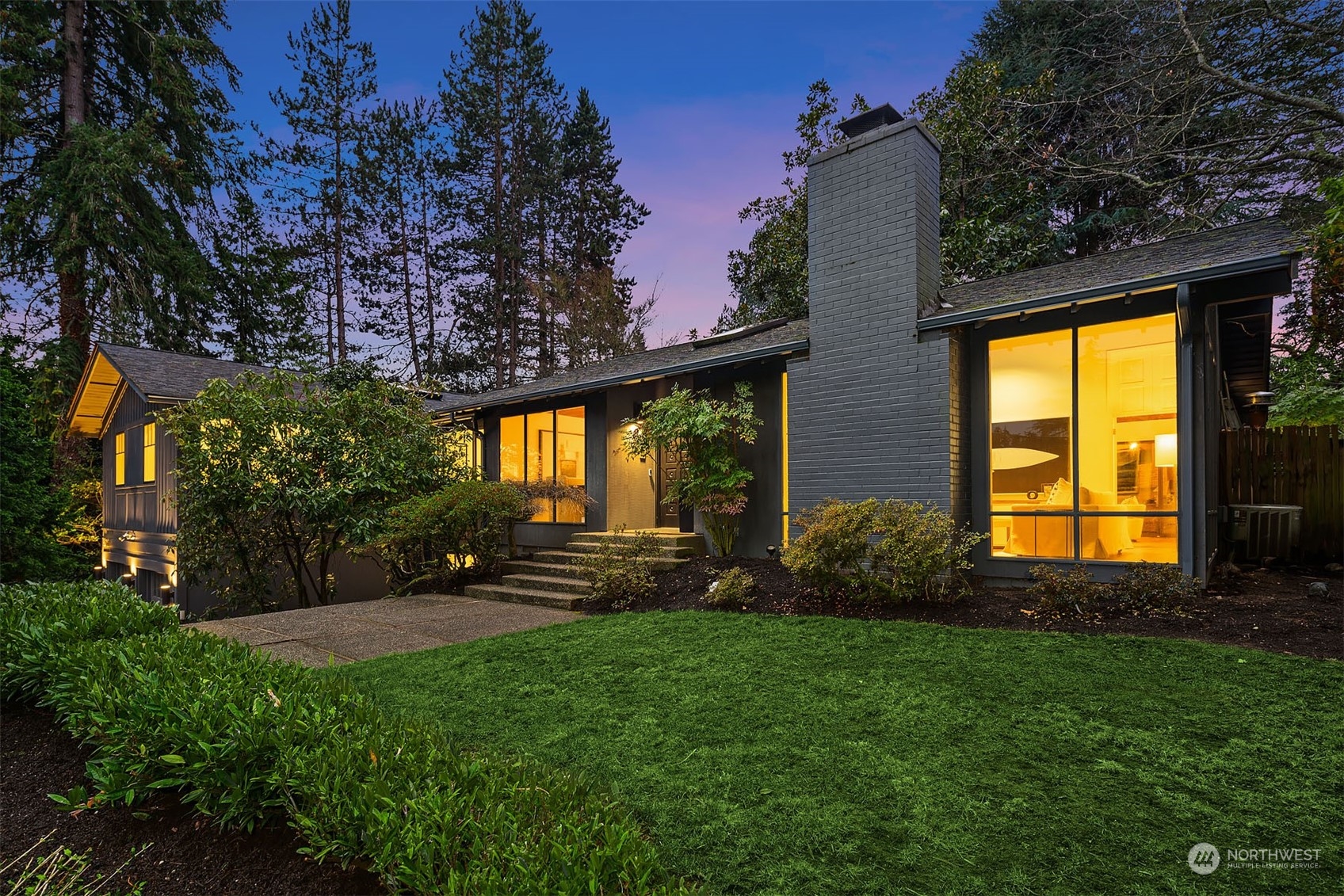 8429 Hunts Point Lane Hunts Point, WA 98004 - Photo 2 of 39