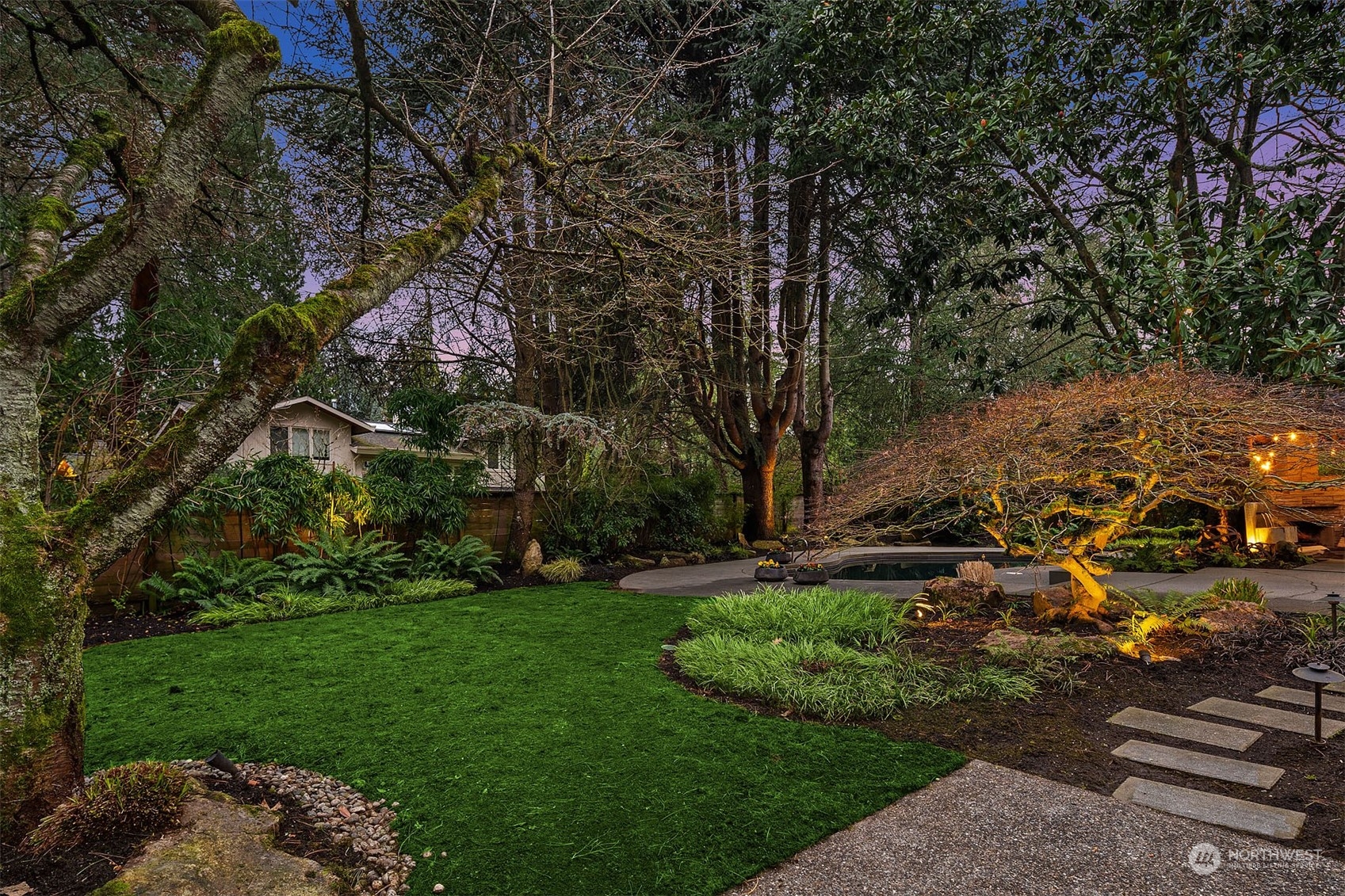 8429 Hunts Point Lane Hunts Point, WA 98004 - Photo 36 of 39