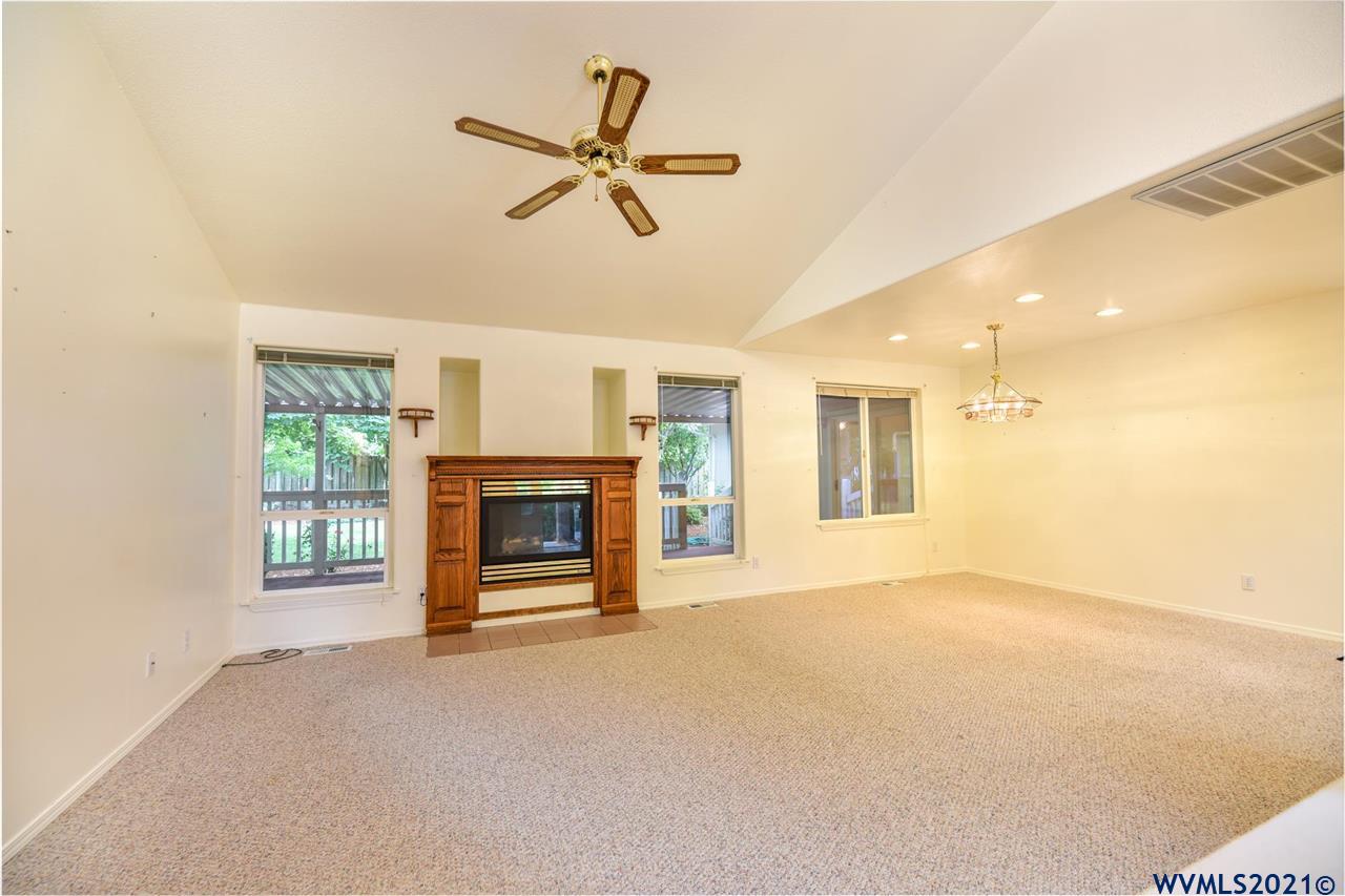 2524 Del Rio Court Southeast Albany, OR 97322 - Photo 9 of 26 Gallery Image 9