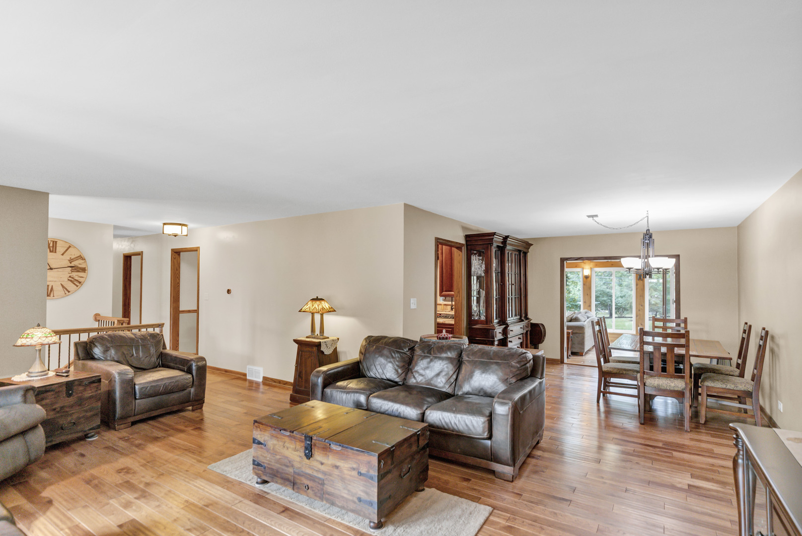 512 Forest Drive Addison, IL 60101 - Photo 21 of 61 a living room with furniture and large windows