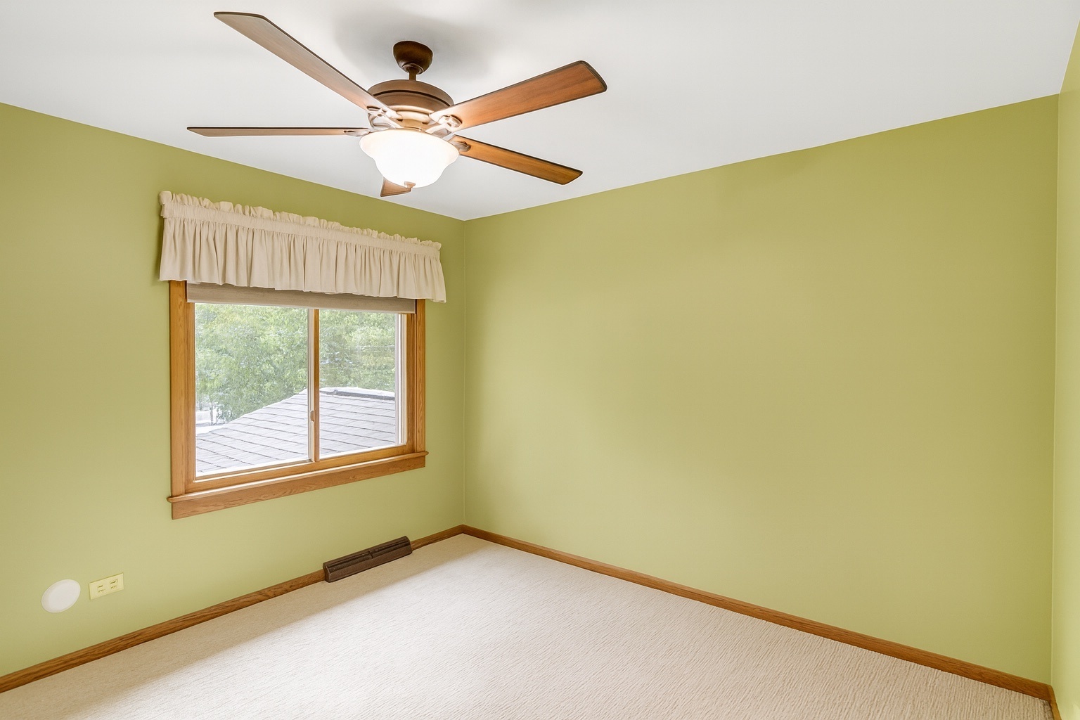 512 Forest Drive Addison, IL 60101 - Photo 39 of 61 a view of an empty room with a window
