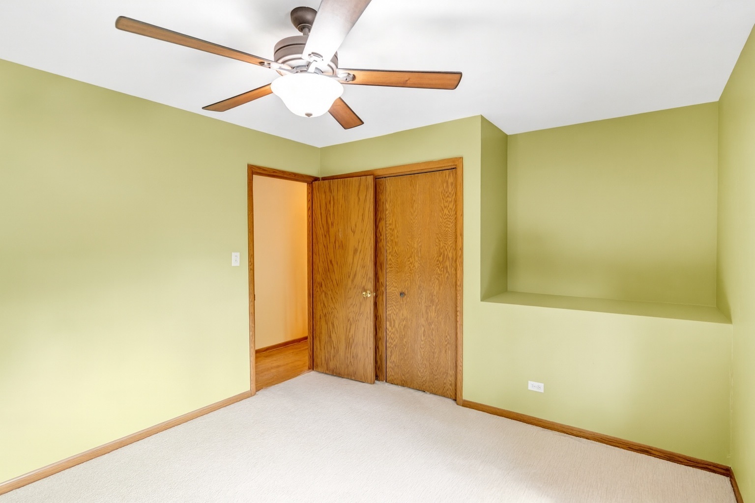512 Forest Drive Addison, IL 60101 - Photo 40 of 61 a view of an empty room with a window