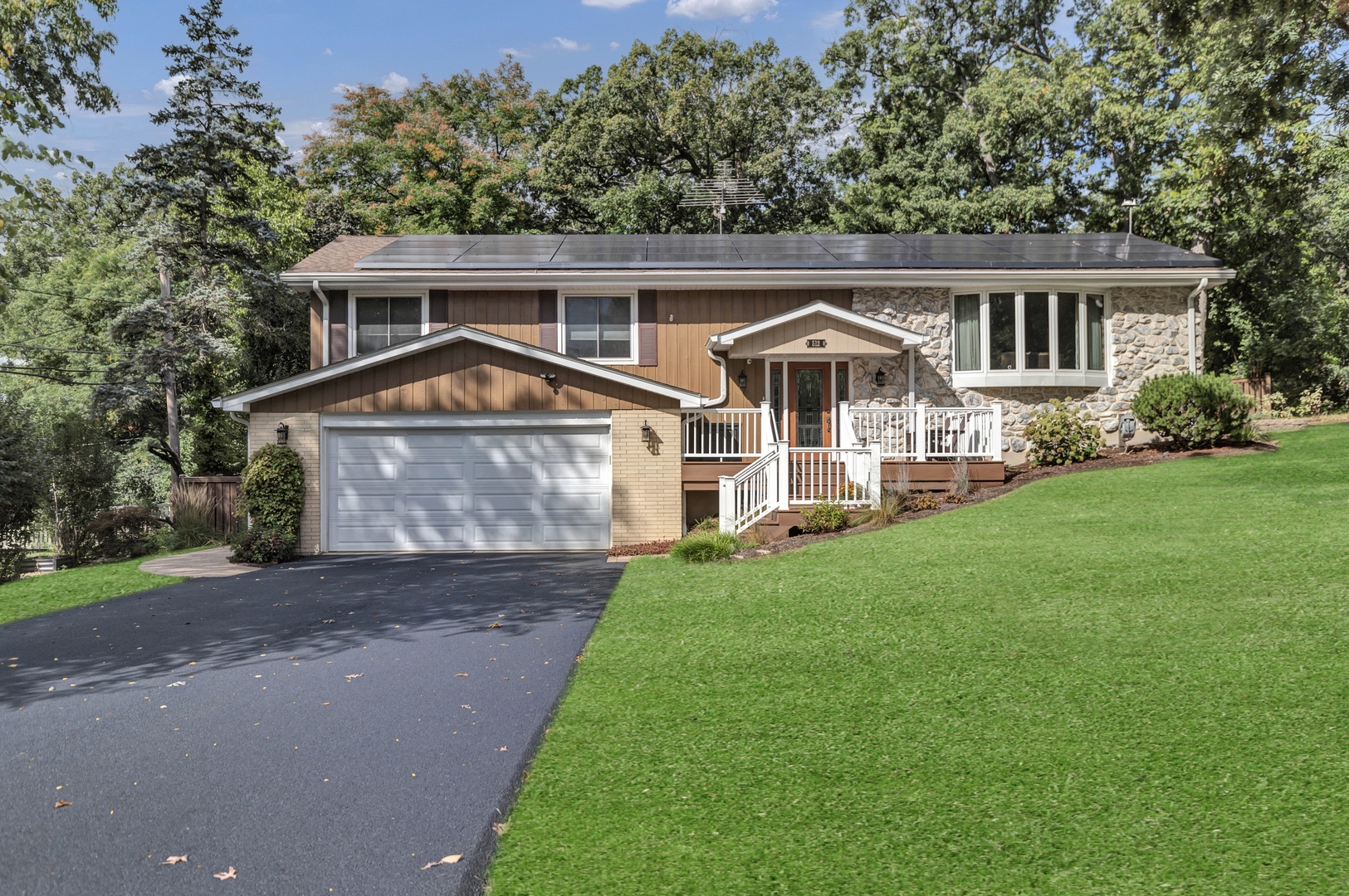 512 Forest Drive Addison, IL 60101 - Photo 4 of 61 a front view of house with yard and green space