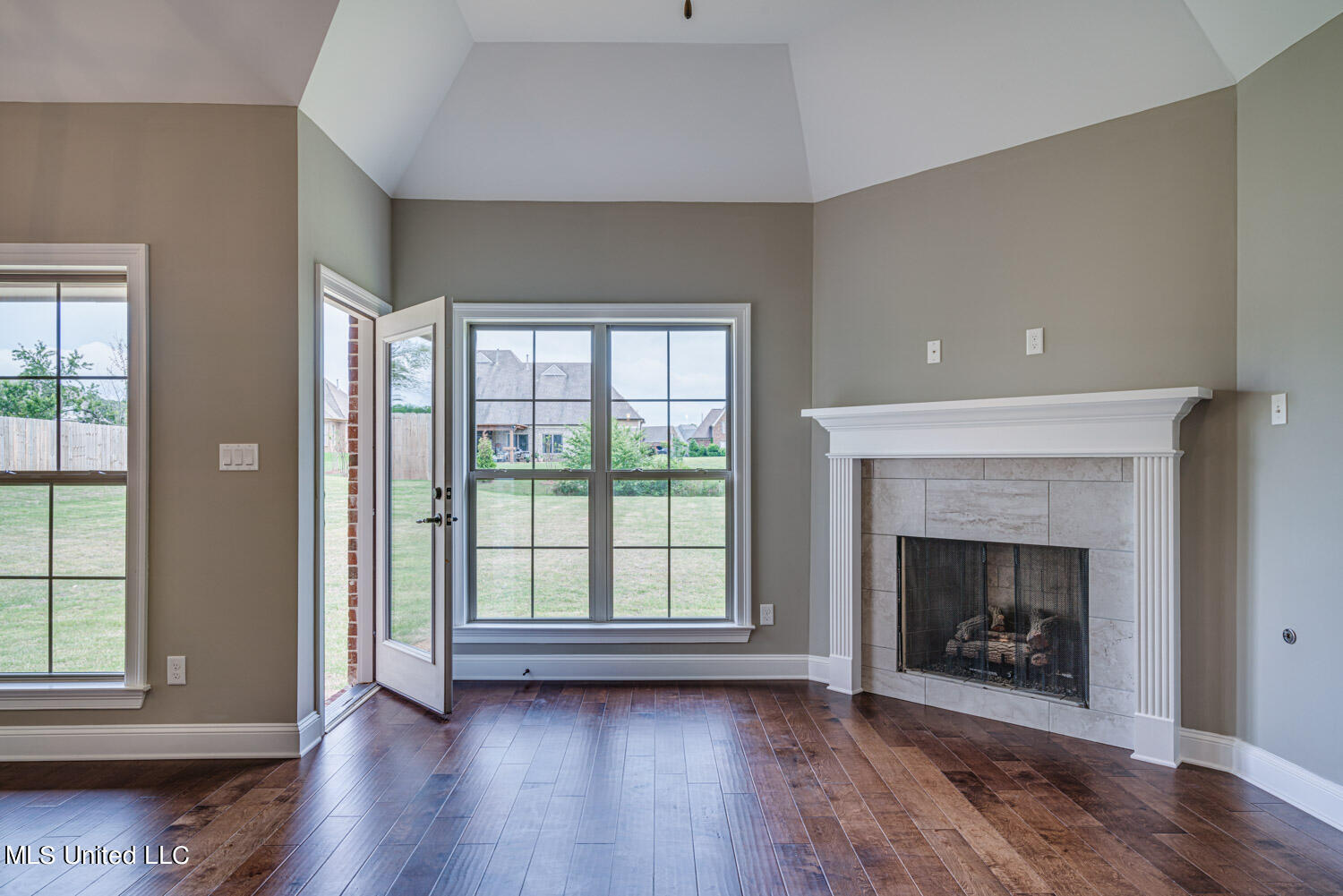 2054 Slocum Road Hernando, MS 38632 - Photo 11 of 26 Hearth Room