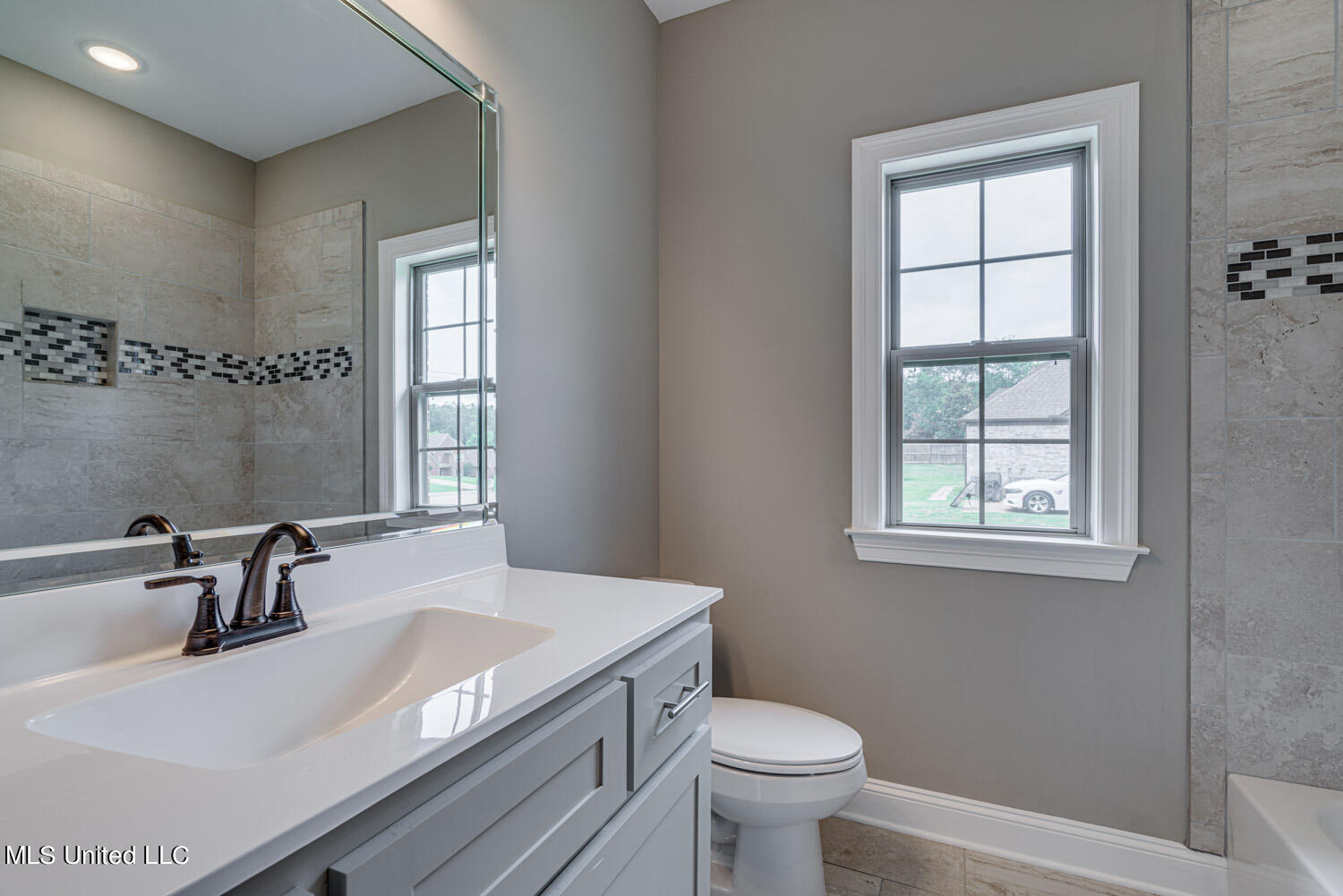 2054 Slocum Road Hernando, MS 38632 - Photo 17 of 26 Bathroom 2