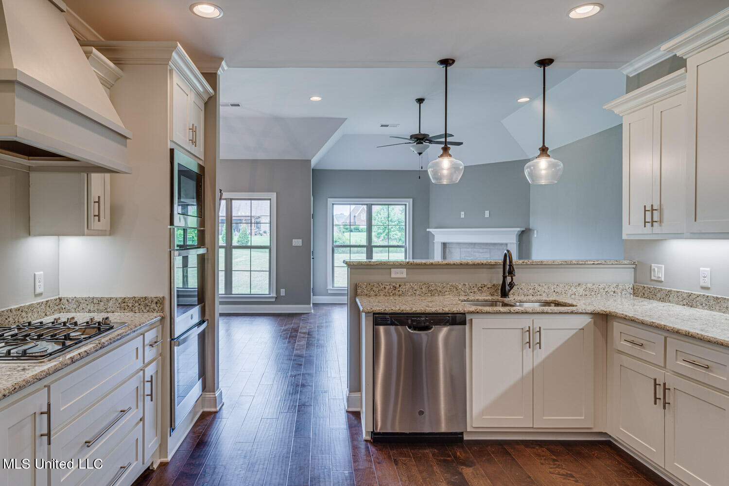 2054 Slocum Road Hernando, MS 38632 - Photo 6 of 26 Kitchen