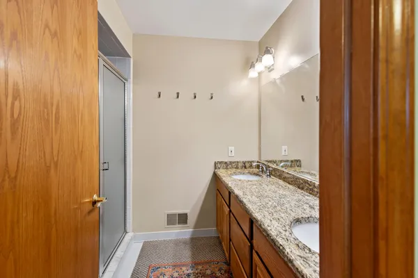 $285,000 | 4453 Thornwood Court, Warren, MI 48092