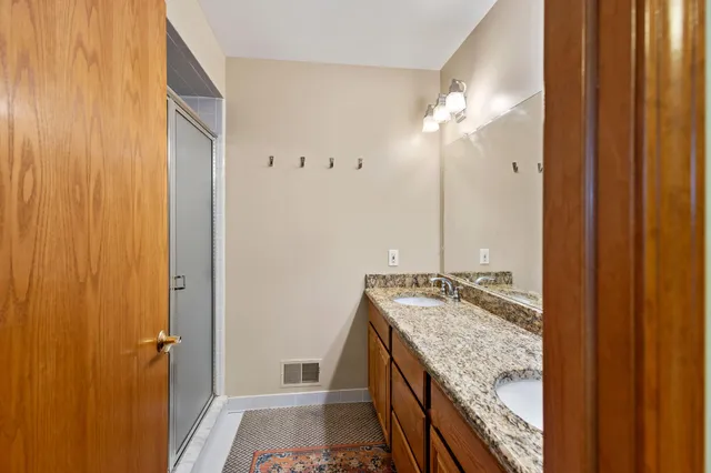 $285,000 | 4453 Thornwood Court, Warren, MI 48092