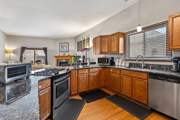 $285,000 | 4453 Thornwood Court, Warren, MI 48092